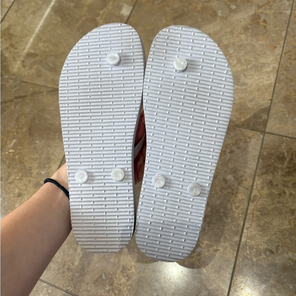 FLIP FLOPS - Picture 2 of 4
